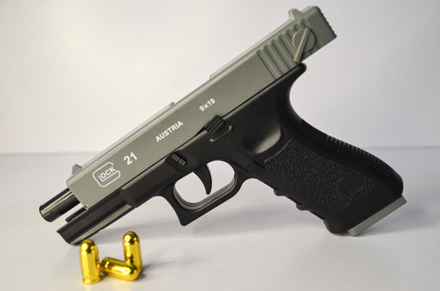 Glock / Colt Automatic Shell Ejection Pistol