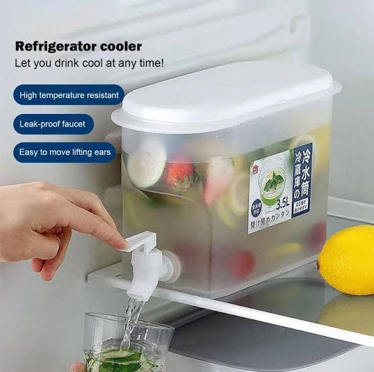 Juice dispenser | Juice storage box with the capacity of 3.5 liter.